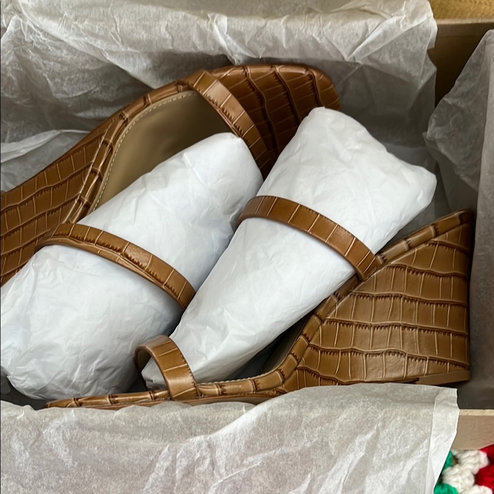 Brown Wedge Sandals. NWOT, But with original box.By Reformation - Picture 8 of 9